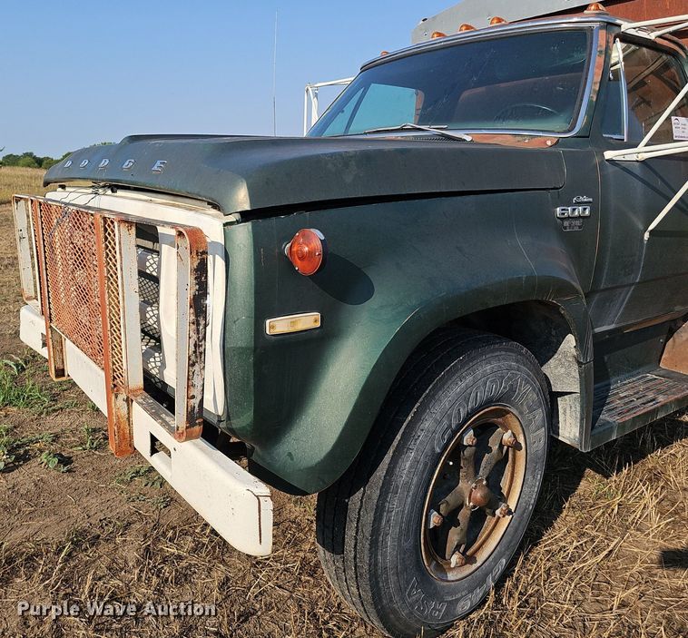 image for item DS4662 1974 Dodge D600 grain truck