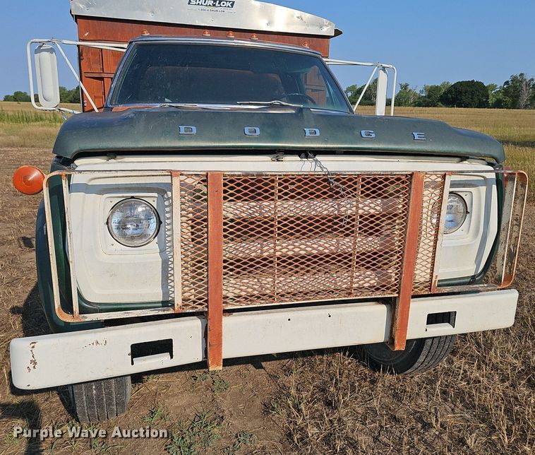image for item DS4662 1974 Dodge D600 grain truck