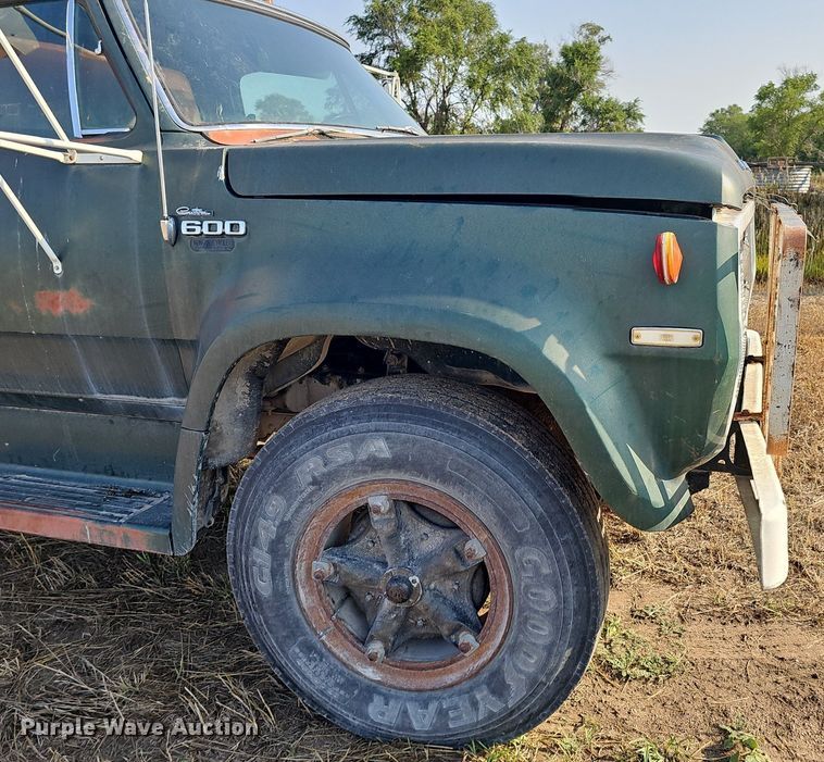 image for item DS4662 1974 Dodge D600 grain truck