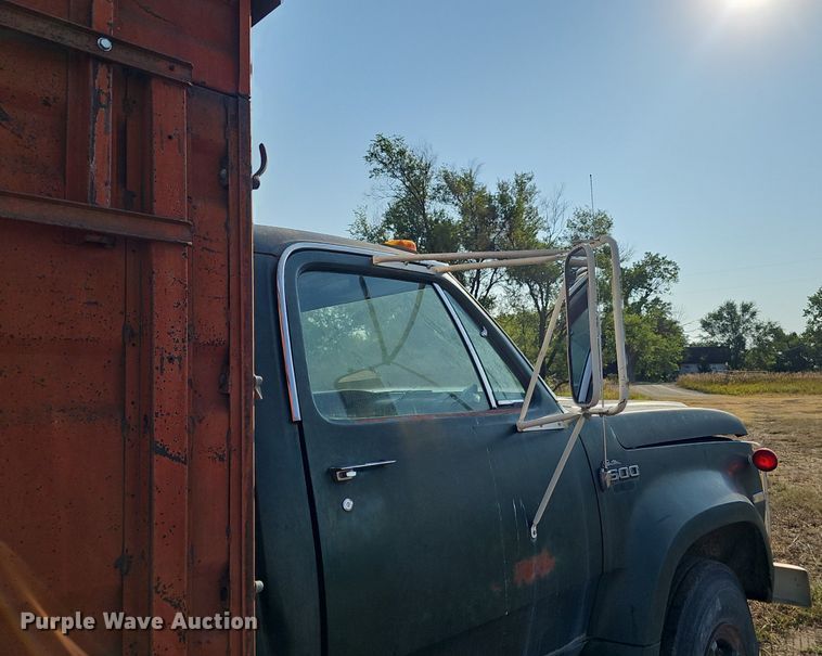 image for item DS4662 1974 Dodge D600 grain truck