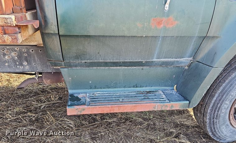 image for item DS4662 1974 Dodge D600 grain truck