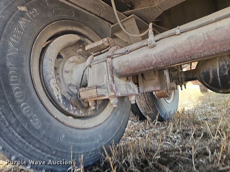 image for item DS4662 1974 Dodge D600 grain truck