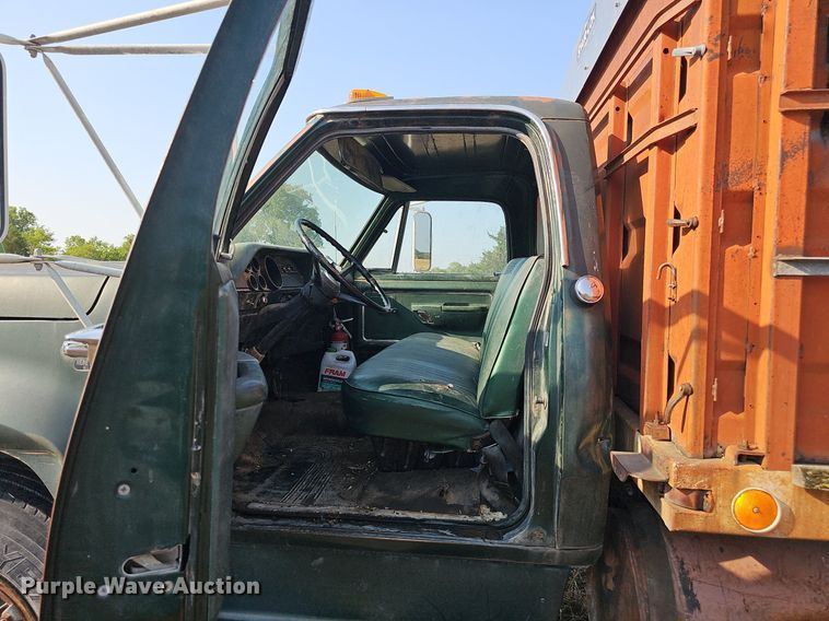 image for item DS4662 1974 Dodge D600 grain truck