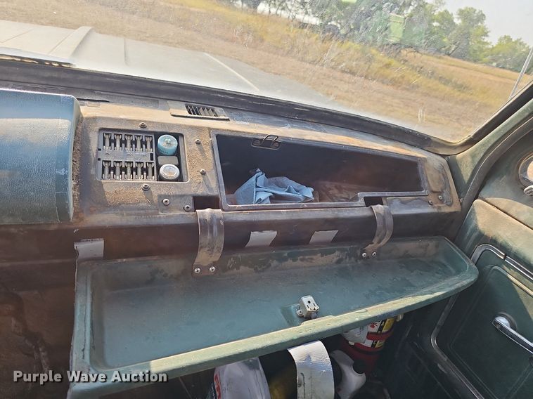 image for item DS4662 1974 Dodge D600 grain truck