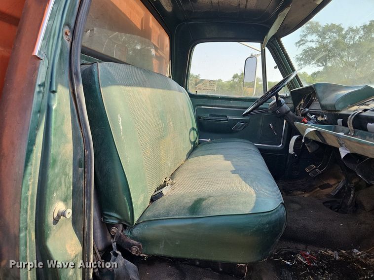 image for item DS4662 1974 Dodge D600 grain truck