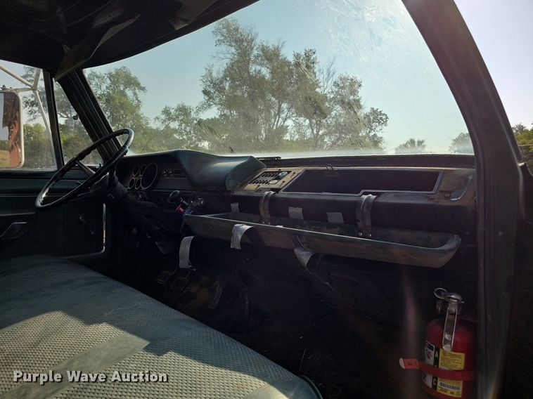 image for item DS4662 1974 Dodge D600 grain truck