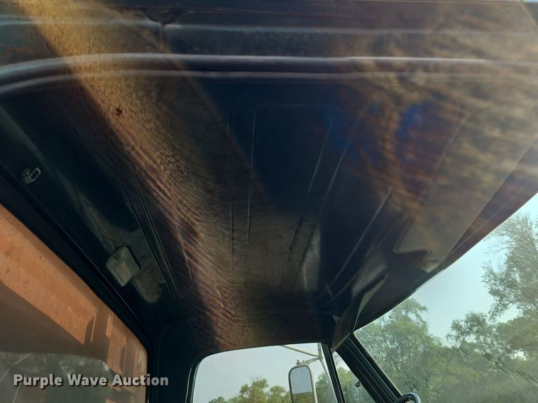 image for item DS4662 1974 Dodge D600 grain truck