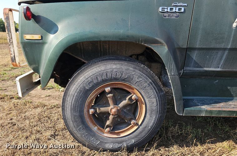 image for item DS4662 1974 Dodge D600 grain truck