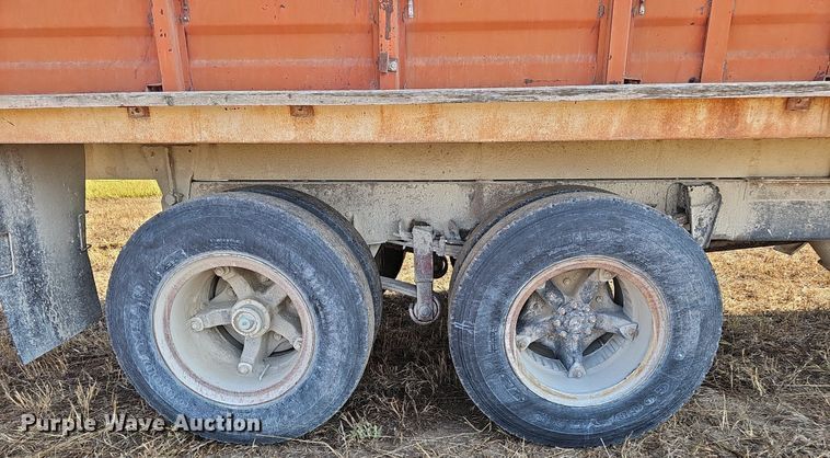 image for item DS4662 1974 Dodge D600 grain truck