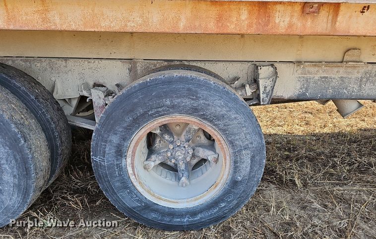 image for item DS4662 1974 Dodge D600 grain truck