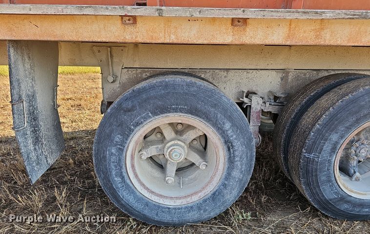 image for item DS4662 1974 Dodge D600 grain truck