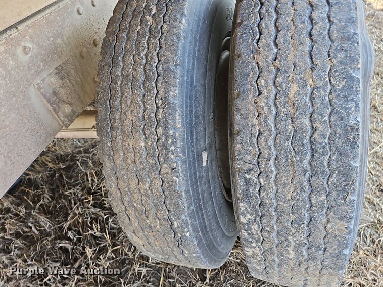 image for item DS4662 1974 Dodge D600 grain truck