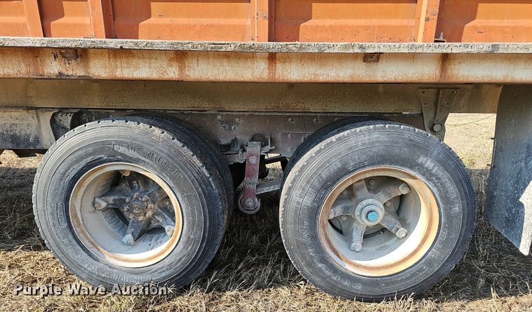 image for item DS4662 1974 Dodge D600 grain truck