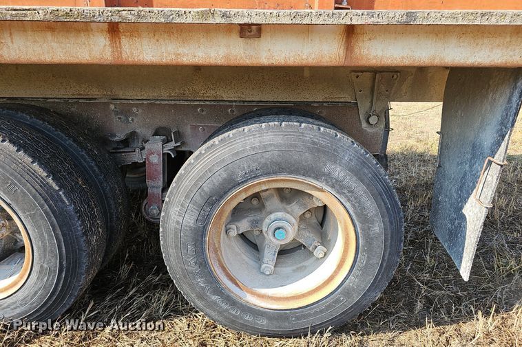 image for item DS4662 1974 Dodge D600 grain truck