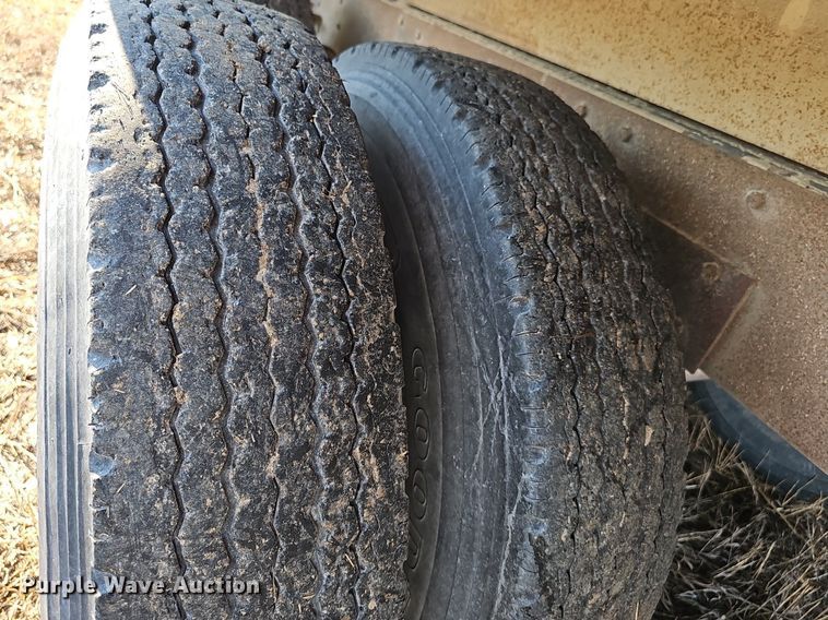 image for item DS4662 1974 Dodge D600 grain truck