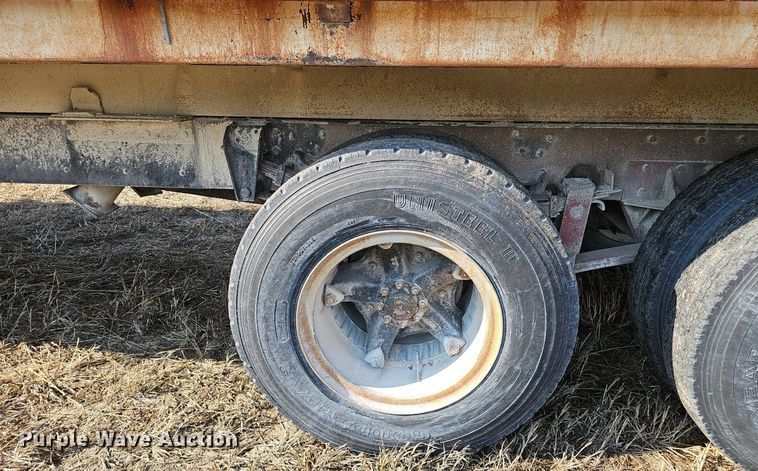 image for item DS4662 1974 Dodge D600 grain truck