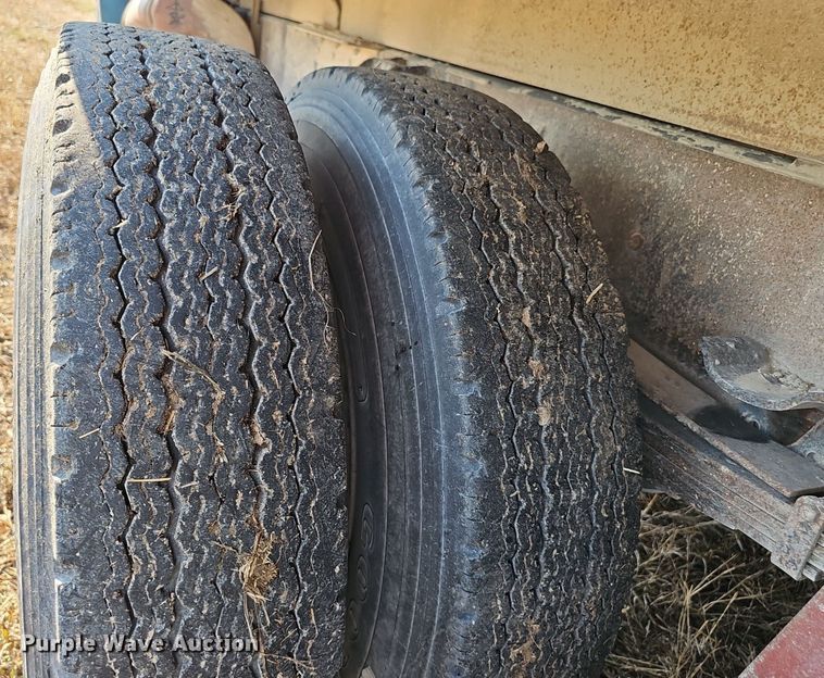 image for item DS4662 1974 Dodge D600 grain truck