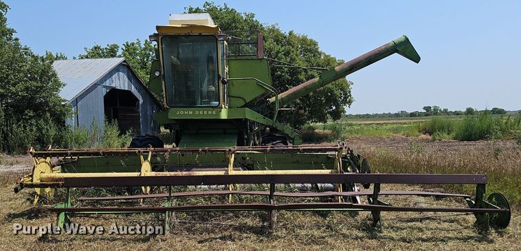 image for item DS4663 1969 John Deere 105 combine