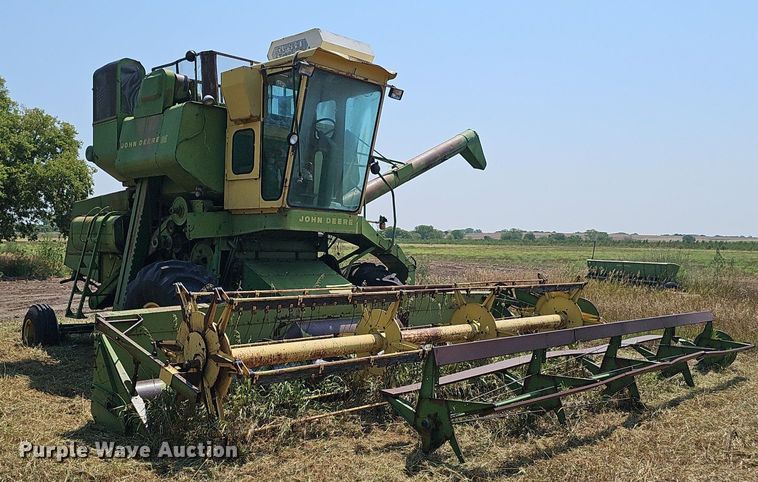 image for item DS4663 1969 John Deere 105 combine