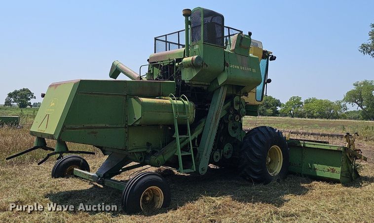image for item DS4663 1969 John Deere 105 combine