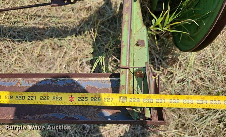 image for item DS4663 1969 John Deere 105 combine