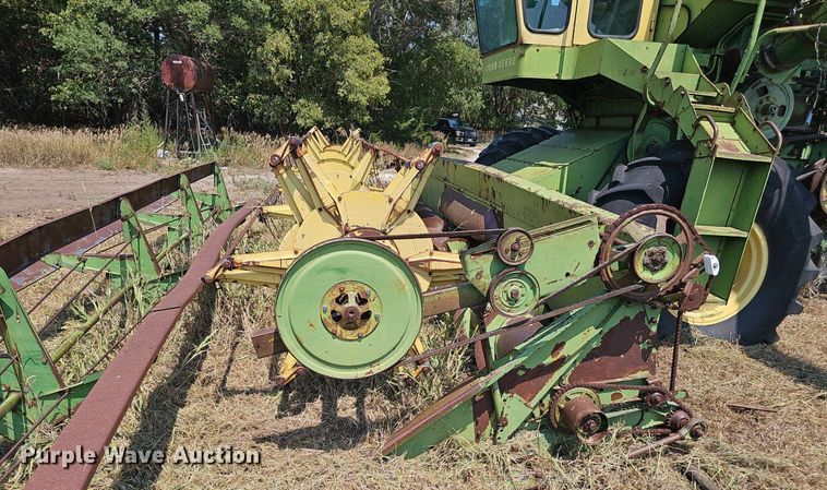 image for item DS4663 1969 John Deere 105 combine