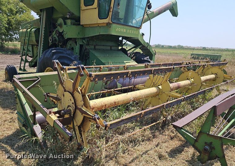 image for item DS4663 1969 John Deere 105 combine