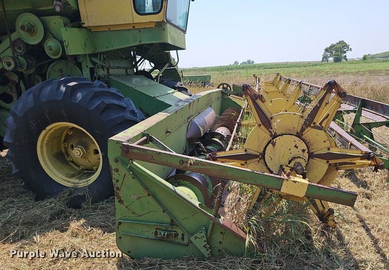 image for item DS4663 1969 John Deere 105 combine
