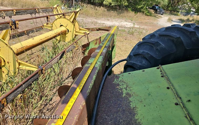 image for item DS4663 1969 John Deere 105 combine