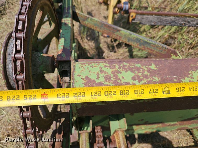 image for item DS4663 1969 John Deere 105 combine