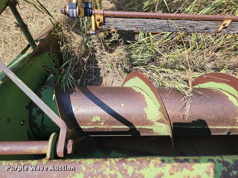 image for item DS4663 1969 John Deere 105 combine