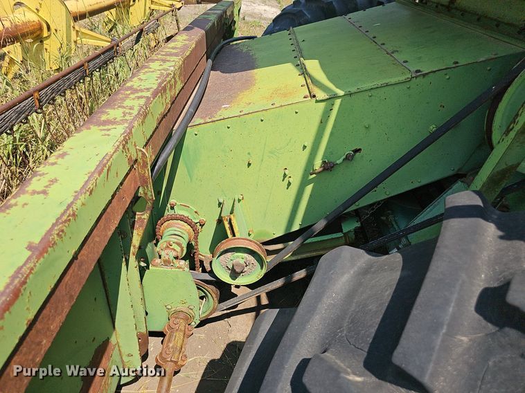 image for item DS4663 1969 John Deere 105 combine