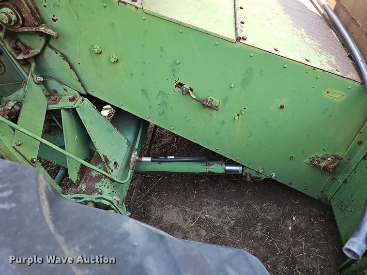 image for item DS4663 1969 John Deere 105 combine