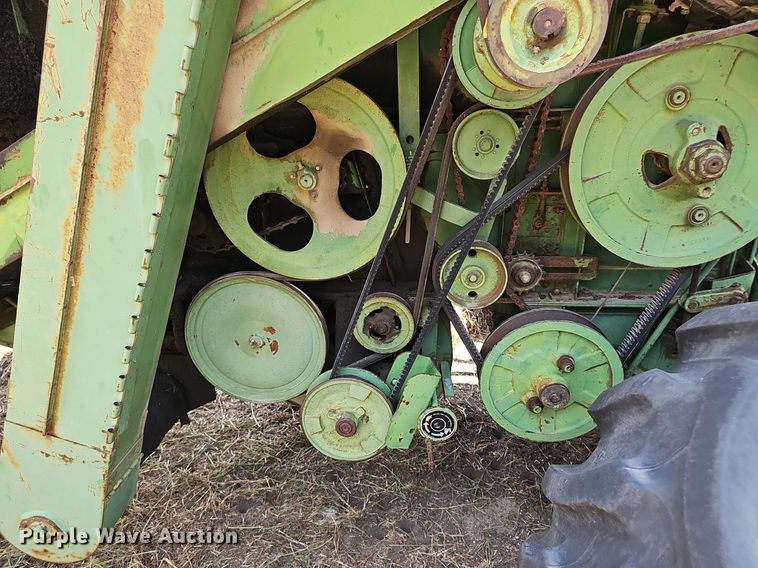 image for item DS4663 1969 John Deere 105 combine