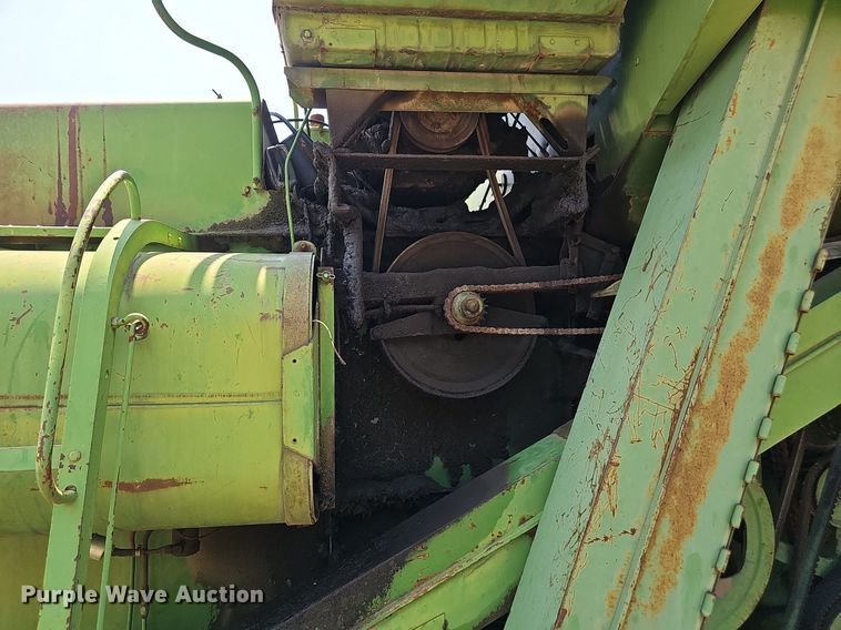 image for item DS4663 1969 John Deere 105 combine