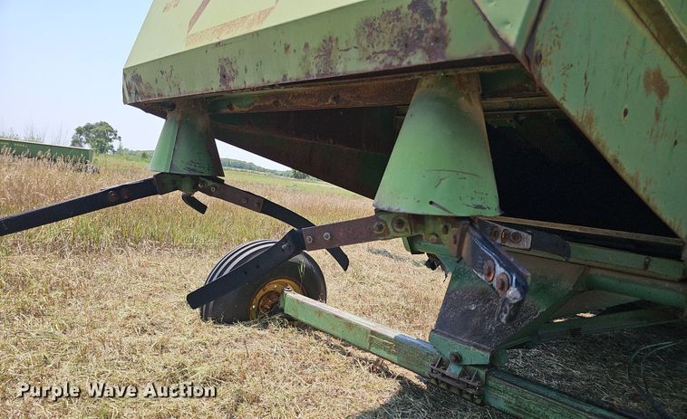 image for item DS4663 1969 John Deere 105 combine
