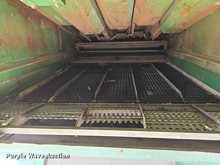 image for item DS4663 1969 John Deere 105 combine