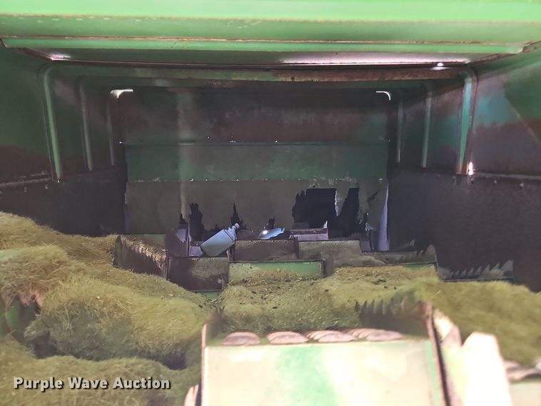 image for item DS4663 1969 John Deere 105 combine