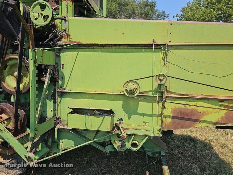 image for item DS4663 1969 John Deere 105 combine