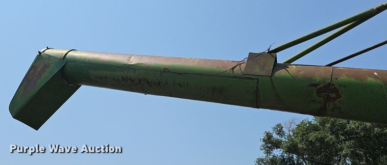 image for item DS4663 1969 John Deere 105 combine