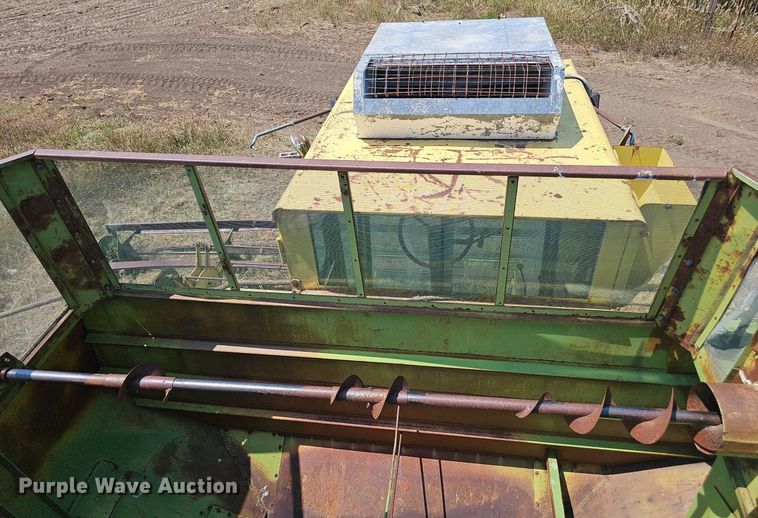 image for item DS4663 1969 John Deere 105 combine