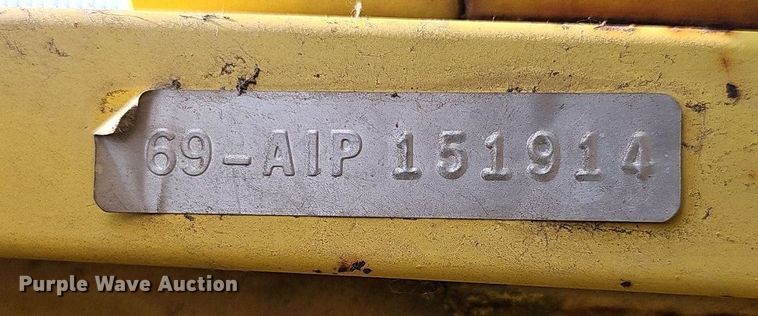 image for item DS4663 1969 John Deere 105 combine