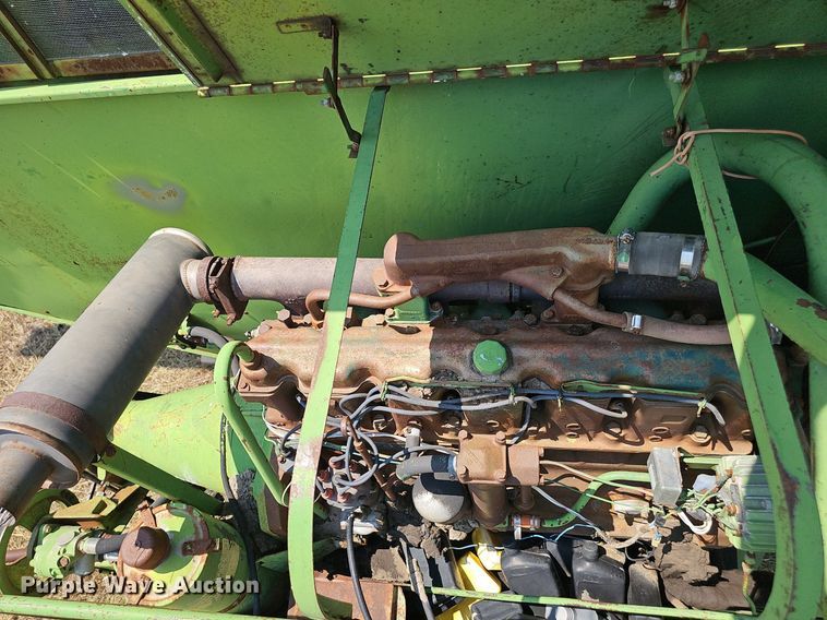 image for item DS4663 1969 John Deere 105 combine