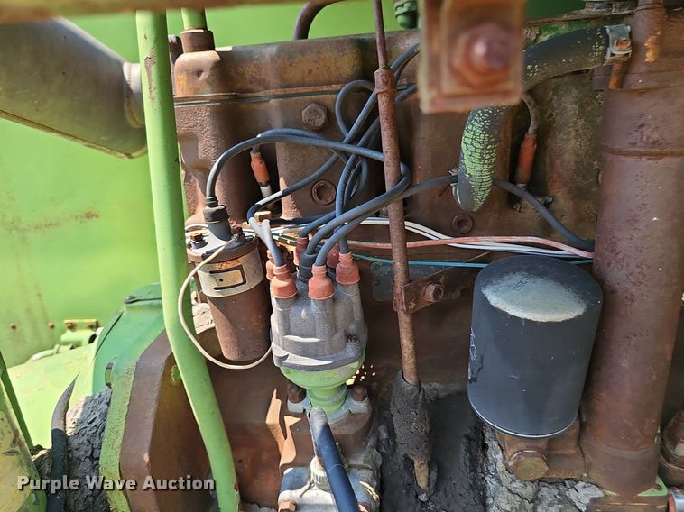 image for item DS4663 1969 John Deere 105 combine