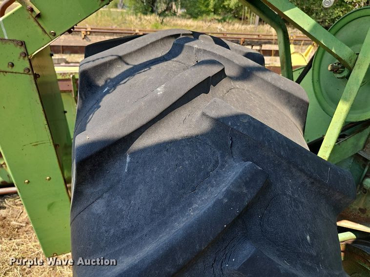 image for item DS4663 1969 John Deere 105 combine