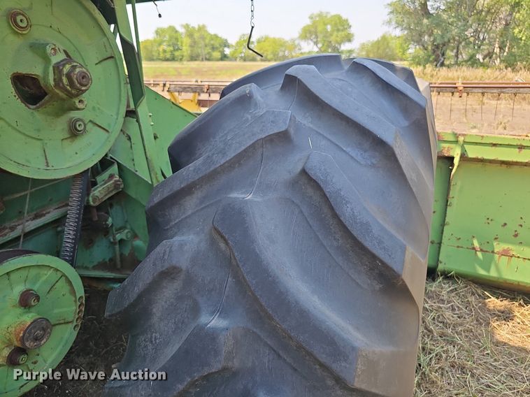 image for item DS4663 1969 John Deere 105 combine