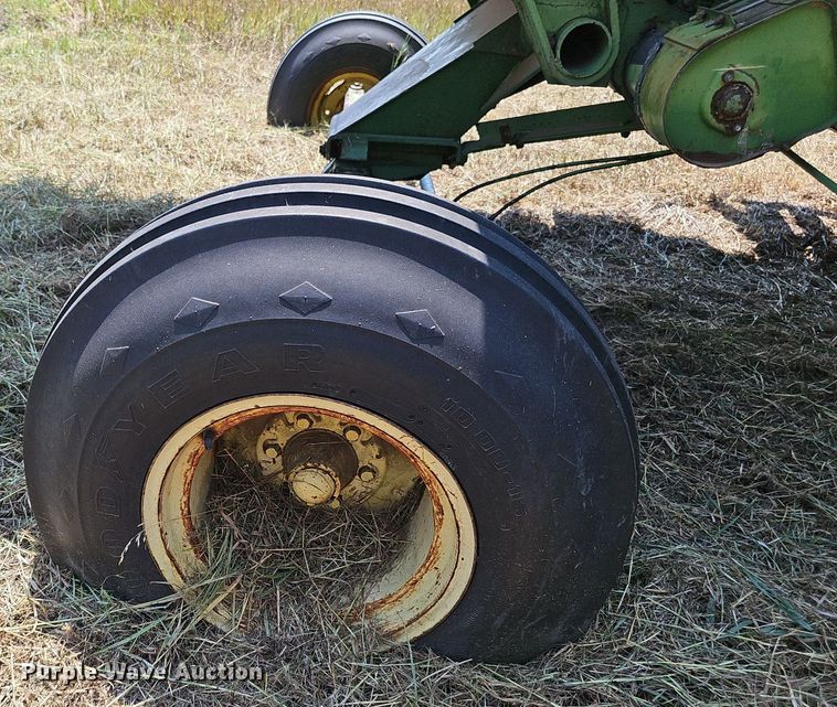 image for item DS4663 1969 John Deere 105 combine