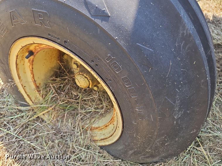 image for item DS4663 1969 John Deere 105 combine