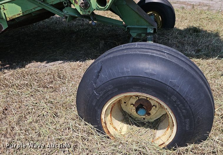 image for item DS4663 1969 John Deere 105 combine