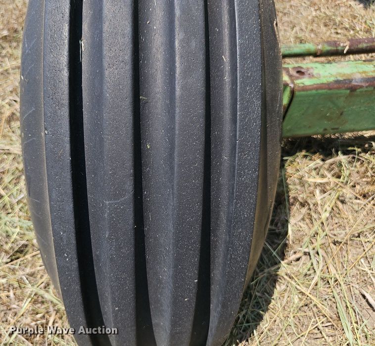 image for item DS4663 1969 John Deere 105 combine